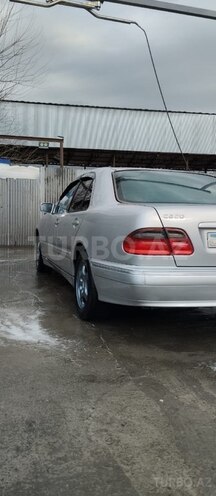Mercedes E 220 2001, 380,000 km - 2.2 l - Bakı