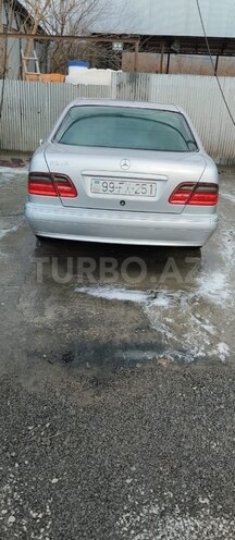 Mercedes E 220 2001, 380,000 km - 2.2 l - Bakı