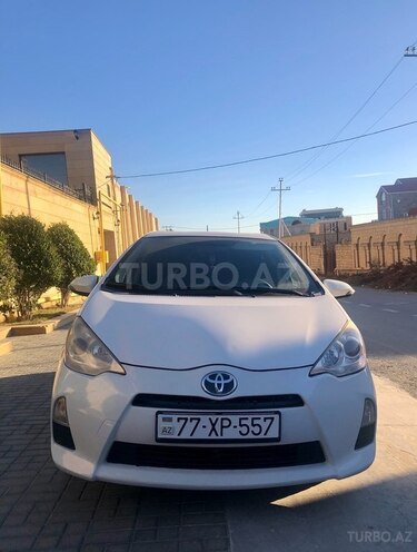 Toyota Prius C 2012, 318,000 km - 1.5 л - Bakı