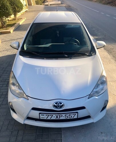 Toyota Prius C 2012, 318,000 km - 1.5 л - Bakı