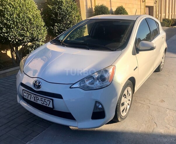 Toyota Prius C 2012, 318,000 km - 1.5 л - Bakı