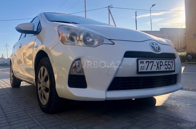 Toyota Prius C 2012, 318,000 km - 1.5 л - Bakı