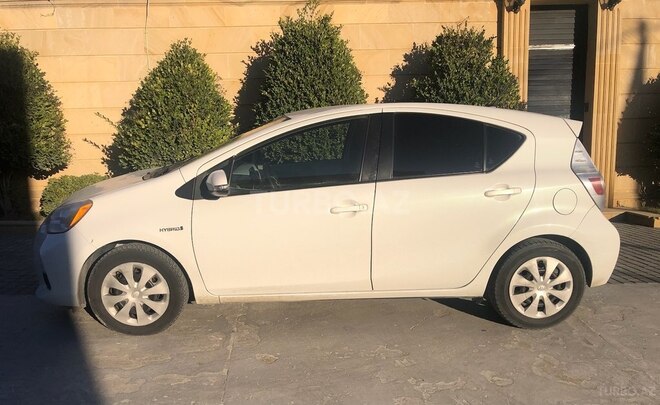Toyota Prius C 2012, 318,000 km - 1.5 л - Bakı
