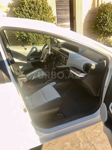 Toyota Prius C 2012, 318,000 km - 1.5 л - Bakı