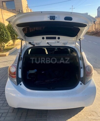 Toyota Prius C 2012, 318,000 km - 1.5 л - Bakı