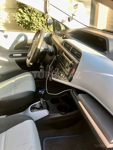 Toyota Prius C 2012, 318,000 km - 1.5 л - Bakı