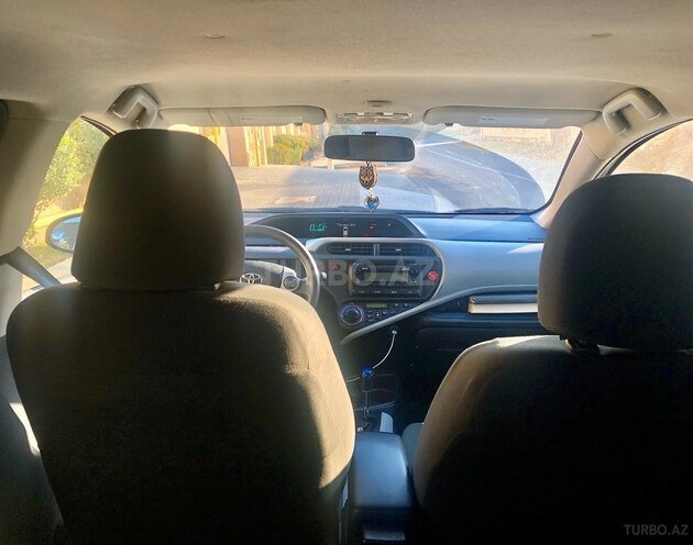 Toyota Prius C 2012, 318,000 km - 1.5 л - Bakı