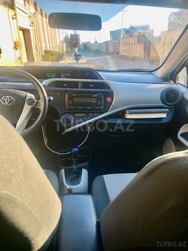 Toyota Prius C 2012, 318,000 km - 1.5 л - Bakı