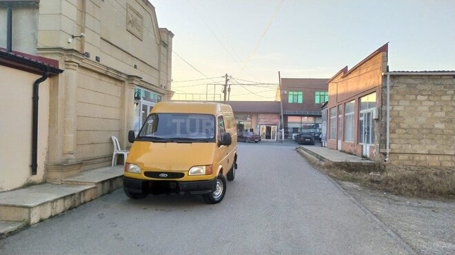 Ford Transit 1998, 358,000 km - 2.5 l - Quba