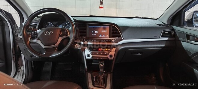 Hyundai Elantra 2018, 205,357 km - 1.6 л - Bakı