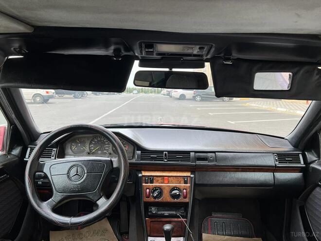 Mercedes E 220 1993, 370,000 km - 2.2 л - Sumqayıt