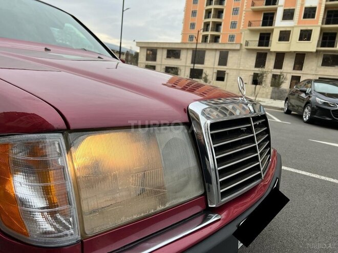 Mercedes E 220 1993, 370,000 km - 2.2 л - Sumqayıt