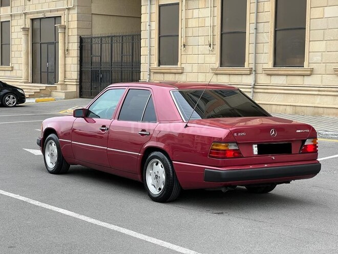 Mercedes E 220 1993, 370,000 km - 2.2 л - Sumqayıt