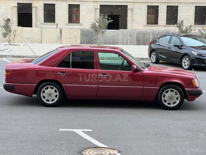 Mercedes E 220 1993, 370,000 km - 2.2 л - Sumqayıt