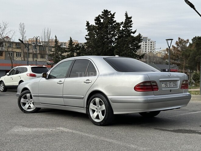 Mercedes E 270 2001, 299,000 km - 2.7 l - Bakı