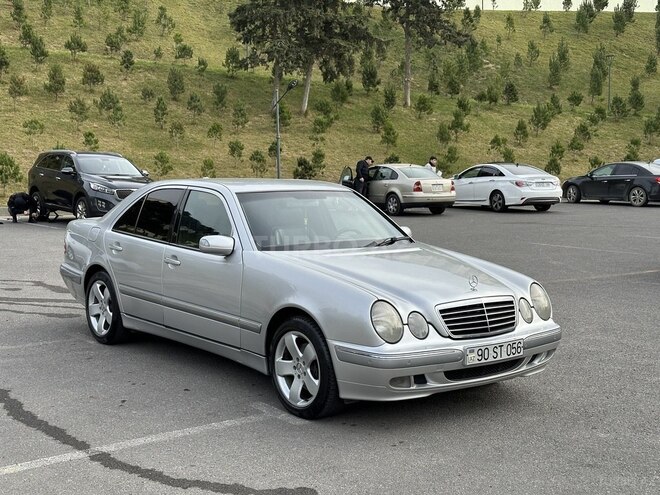 Mercedes E 270 2001, 299,000 km - 2.7 l - Bakı