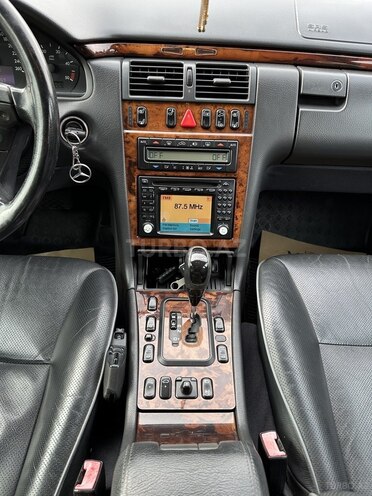 Mercedes E 270 2001, 299,000 km - 2.7 l - Bakı