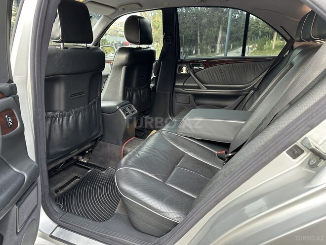 Mercedes E 270 2001, 299,000 km - 2.7 l - Bakı