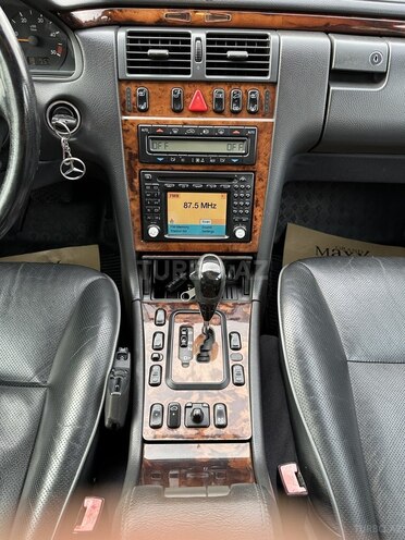 Mercedes E 270 2001, 299,000 km - 2.7 l - Bakı