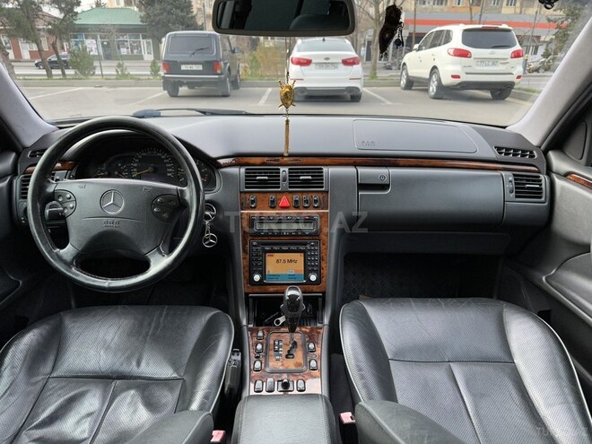 Mercedes E 270 2001, 299,000 km - 2.7 l - Bakı