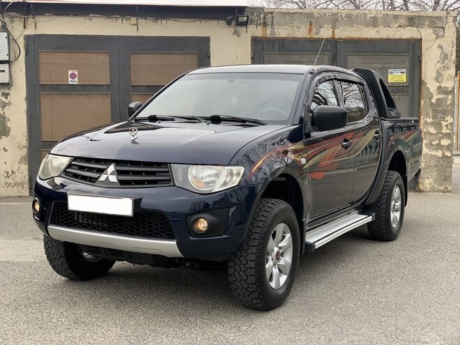 Mitsubishi L200 2015, 185,540 km - 2.5 l - Bakı