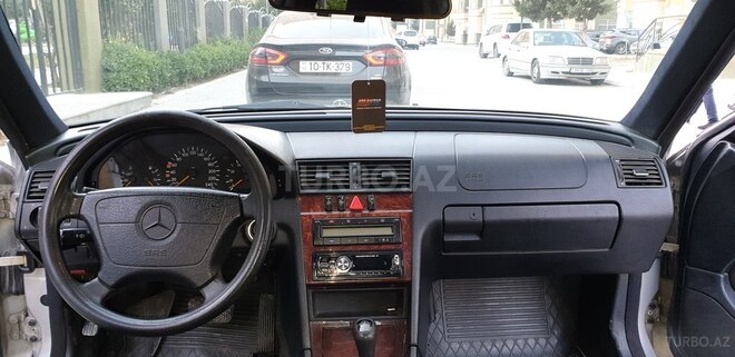 Mercedes C 200 1999, 256,000 km - 2.0 l - Bakı