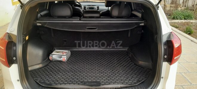 Kia Sportage 2011, 215,000 km - 2.0 l - Salyan