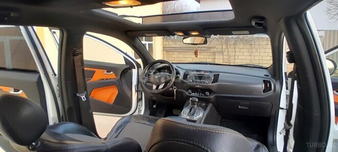 Kia Sportage 2011, 215,000 km - 2.0 l - Salyan