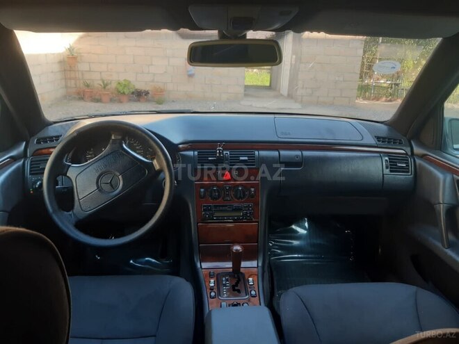 Mercedes E 220 1998, 373,000 km - 2.2 l - Bərdə