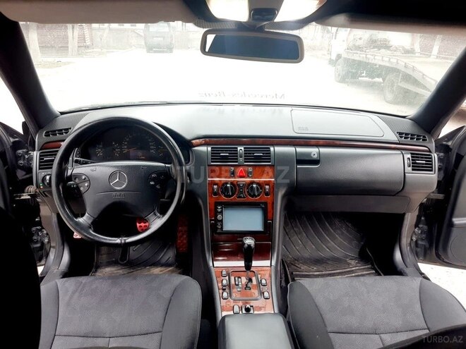 Mercedes E 220 2000, 200,000 km - 2.2 l - Bakı