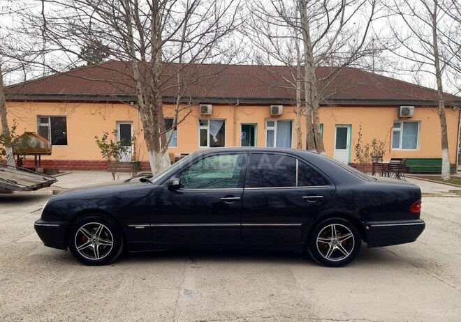 Mercedes E 220 2000, 200,000 km - 2.2 l - Bakı