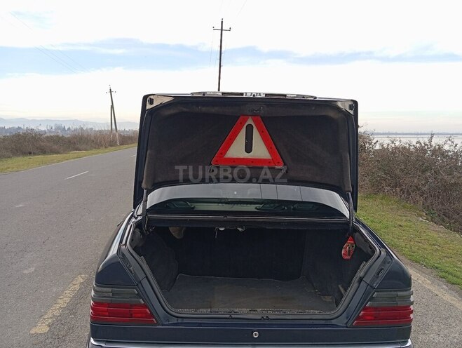 Mercedes E 250 1994, 369,263 km - 2.5 l - Lənkəran