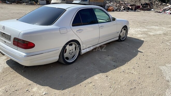 Mercedes E 240 2001, 201,000 km - 2.4 l - Bakı