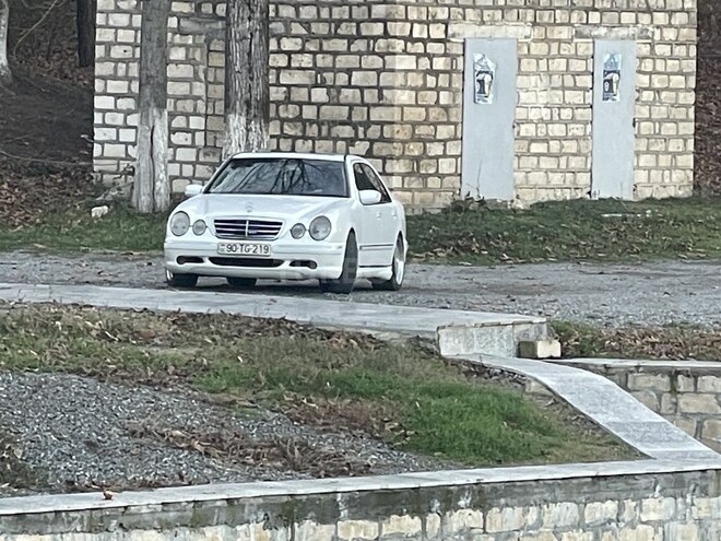 Mercedes E 240 2001, 201,000 km - 2.4 l - Bakı