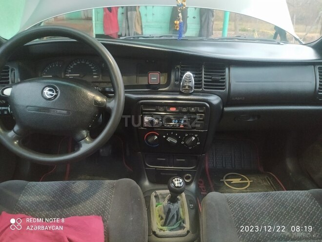 Opel Vectra 1998, 395,210 km - 1.6 l - Yevlax