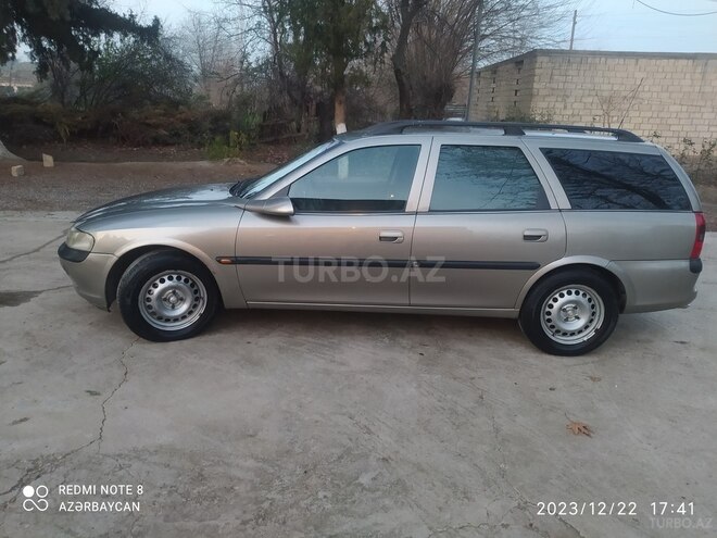 Opel Vectra 1998, 395,210 km - 1.6 l - Yevlax