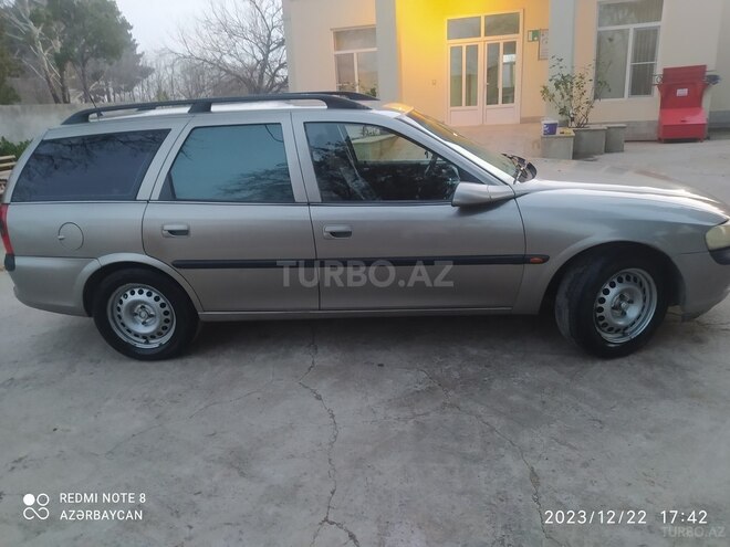 Opel Vectra 1998, 395,210 km - 1.6 l - Yevlax