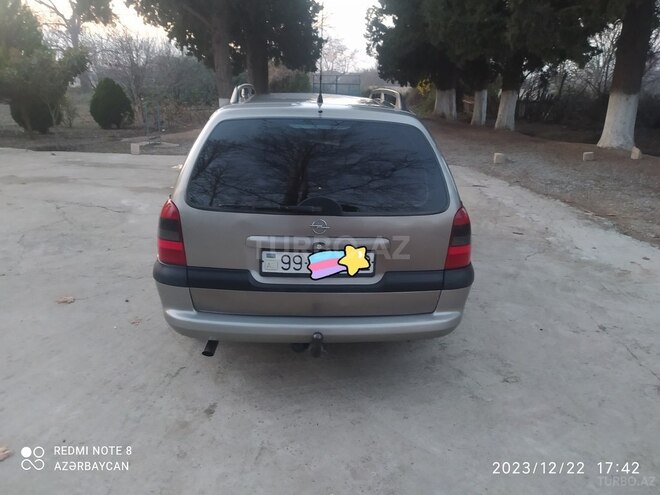 Opel Vectra 1998, 395,210 km - 1.6 l - Yevlax