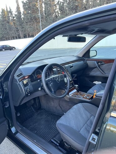 Mercedes E 270 2000, 199,000 km - 2.7 l - Sumqayıt