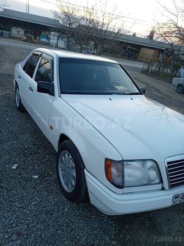 Mercedes E 220 1994, 500,000 km - 2.2 l - Sabirabad