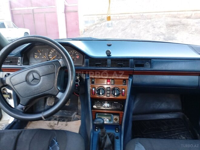 Mercedes E 220 1994, 500,000 km - 2.2 l - Sabirabad