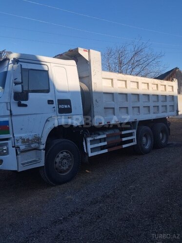 HOWO Sinotruk 2011, 225,000 km - 9.5 л - Qazax