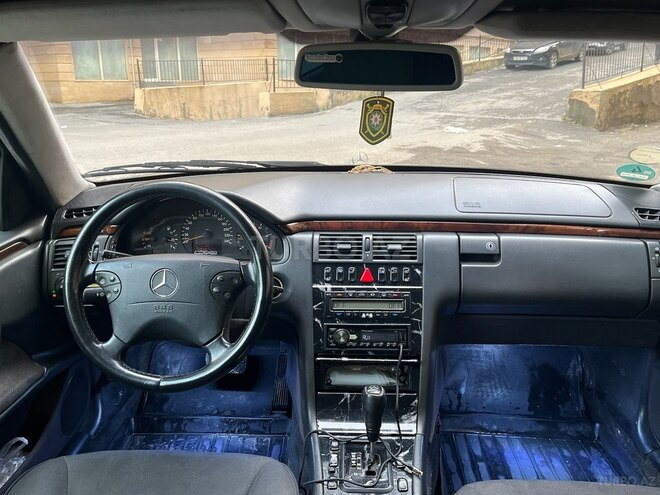 Mercedes E 220 2000, 380,000 km - 2.2 l - Bakı