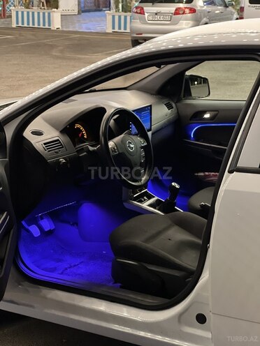 Opel Astra 2009, 200,000 km - 1.4 л - Bakı
