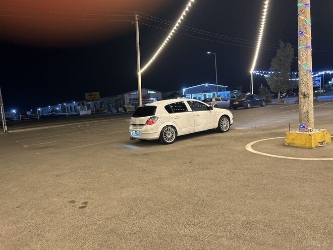 Opel Astra 2009, 200,000 km - 1.4 л - Bakı