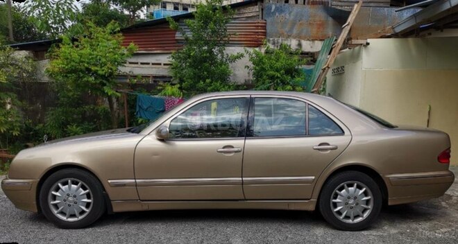 Mercedes E 320 2001, 445,000 km - 3.2 l - Bakı