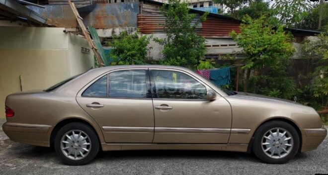 Mercedes E 320 2001, 445,000 km - 3.2 l - Bakı