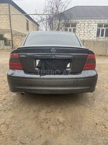 Opel Vectra 1999, 200,000 km - 1.6 l - Qazax