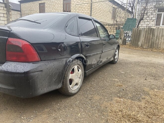 Opel Vectra 1999, 200,000 km - 1.6 l - Qazax
