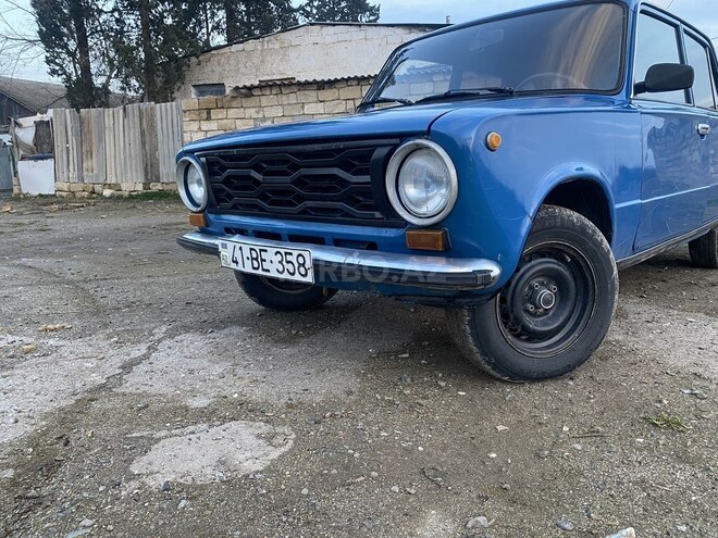 LADA (VAZ) 21011 1979, 100,000 km - 1.5 l - Saatlı